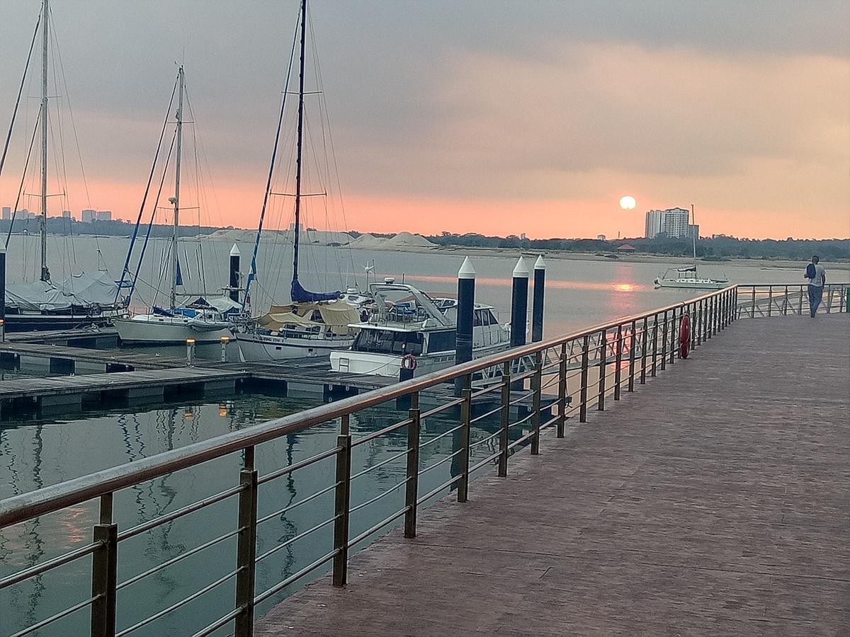Ferienwohnung Country Garden Danga Bay Johor Bahru Exterior foto